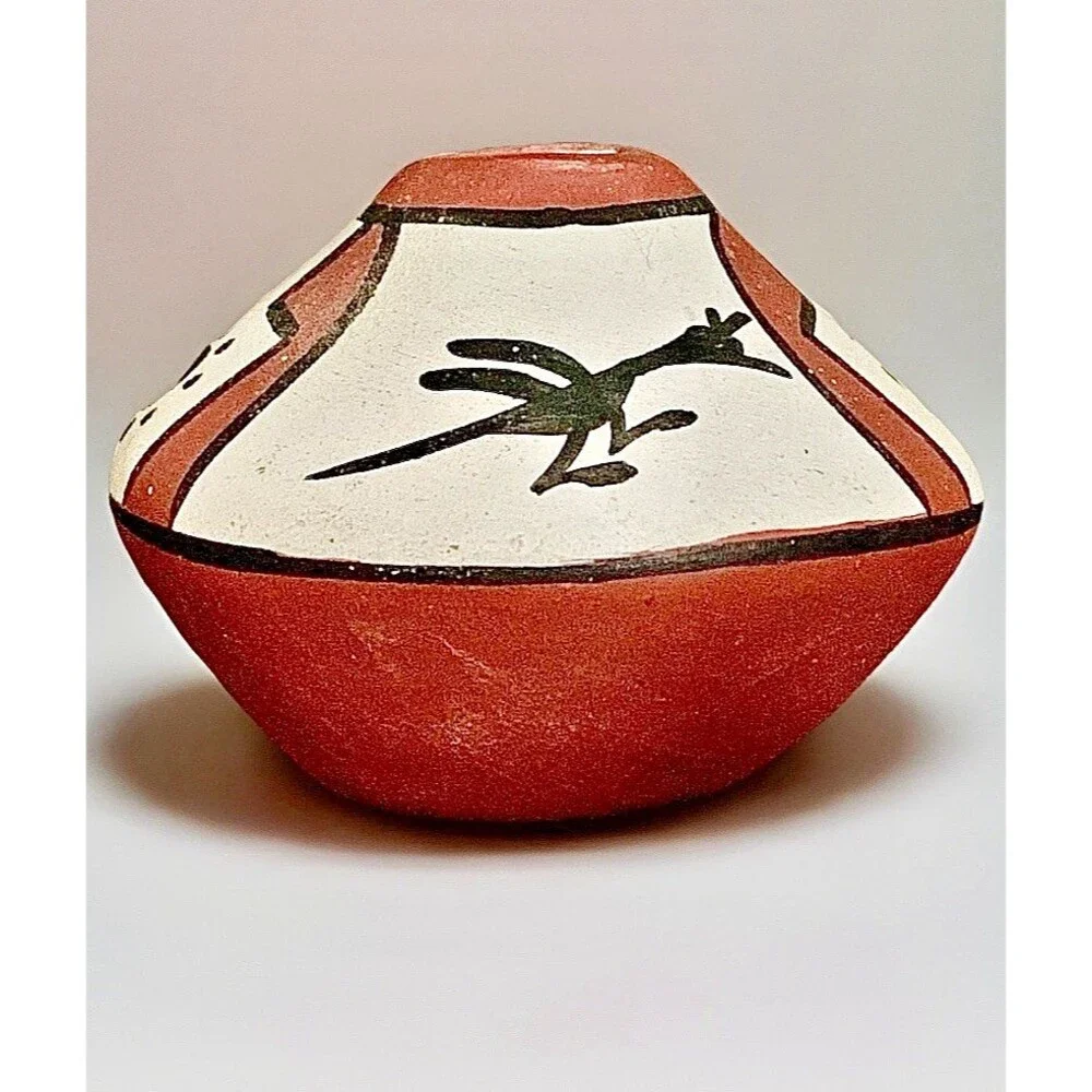 VINTAGE NATIVE AMERICAN SOUTHWEST MINIATURE ART POTTERY VESSEL HAND PAINTED CLAY
